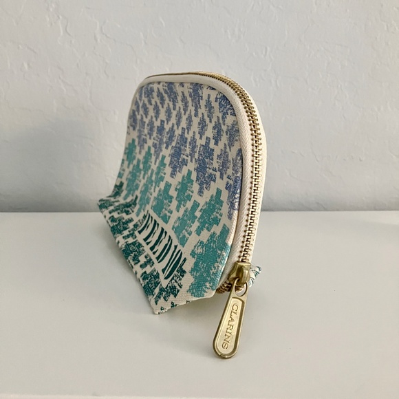 NWOT Clarins Feed 10 Canvas Makeup Cosmetics Bag Pouch Blue and Cream - Picture 4 of 7